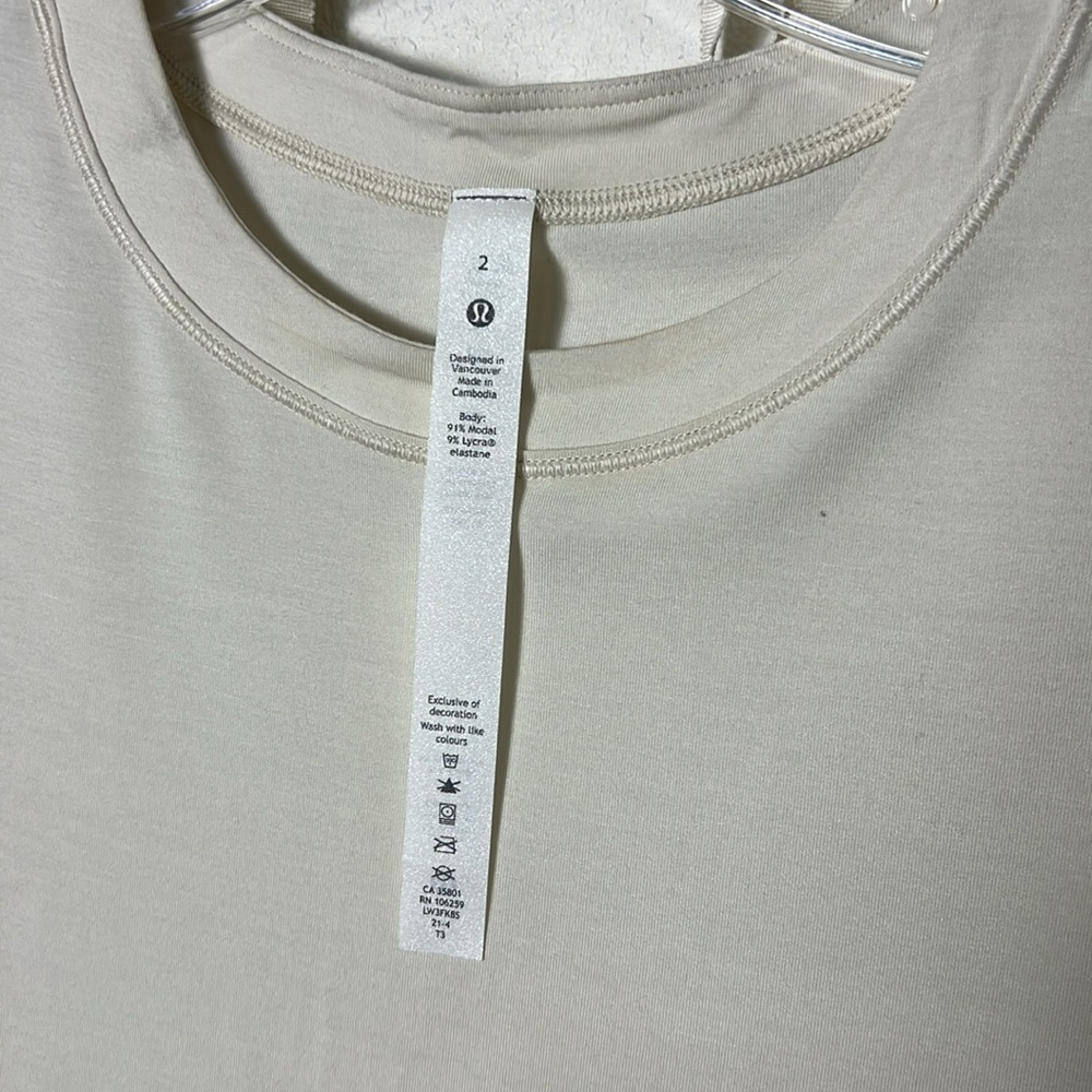 Lululemon NWOT Cream Long Sleeve Tee Pleat Back Size 2 - Picture 4 of 9